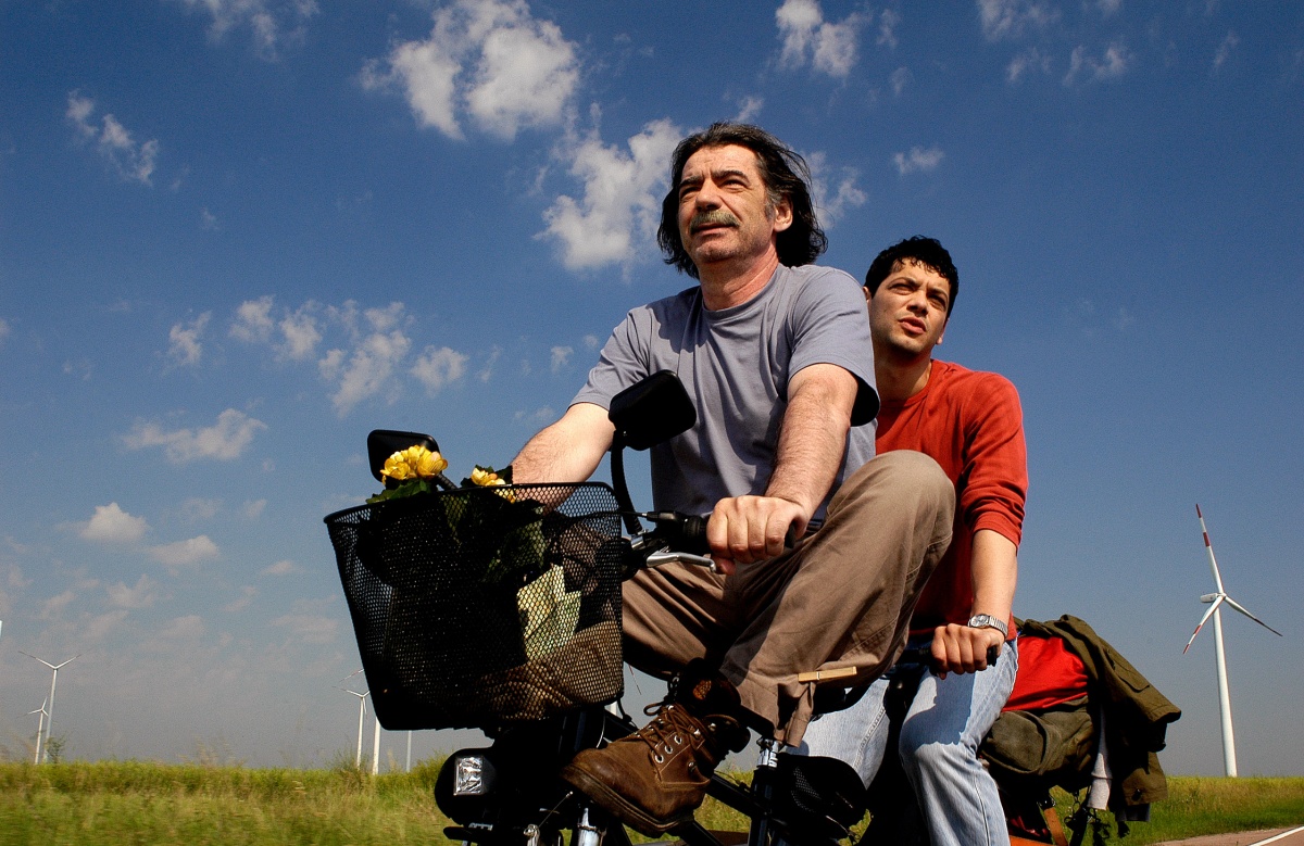 Кадры из Мир велик, а спасение поджидает за углом (2008)