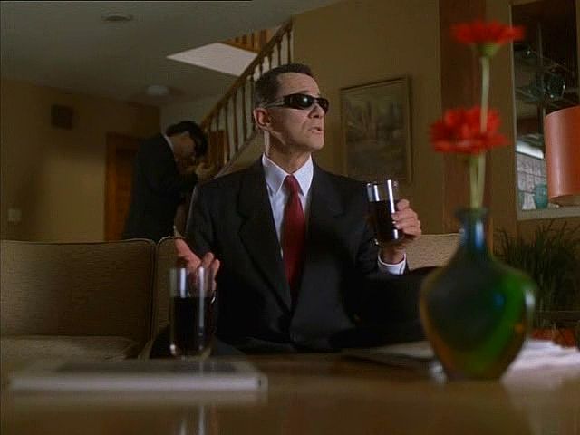 Кадры из Люди-тени (1997)