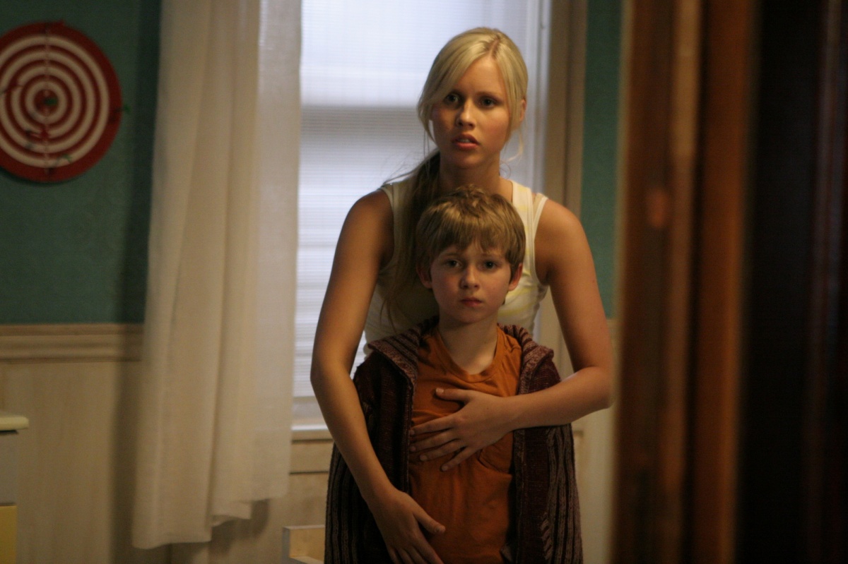 Кадры из Посланники 2 (2009)