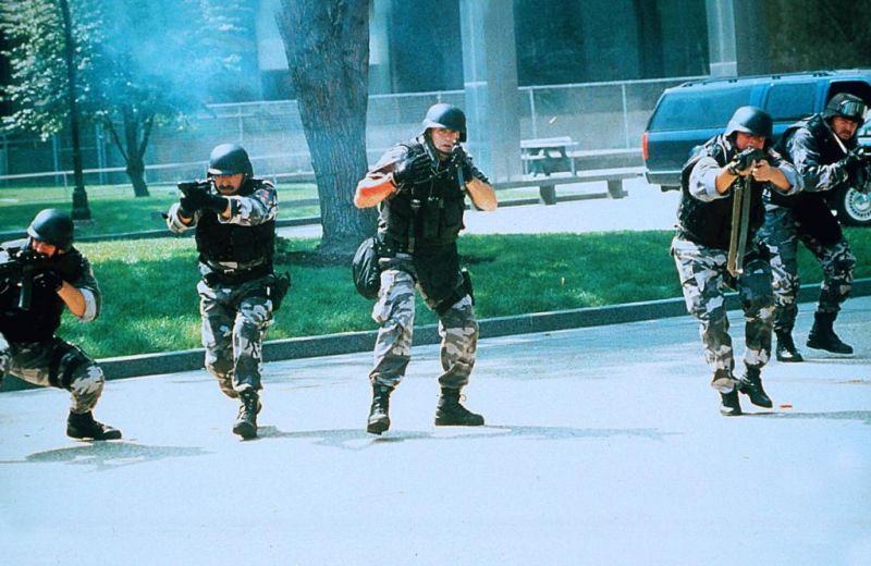 Кадры из Отряд спасения (1998)
