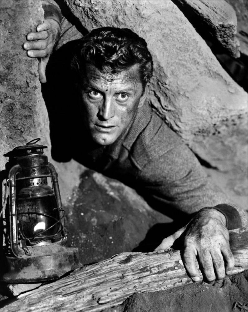 Кадры из Туз в рукаве (1951)