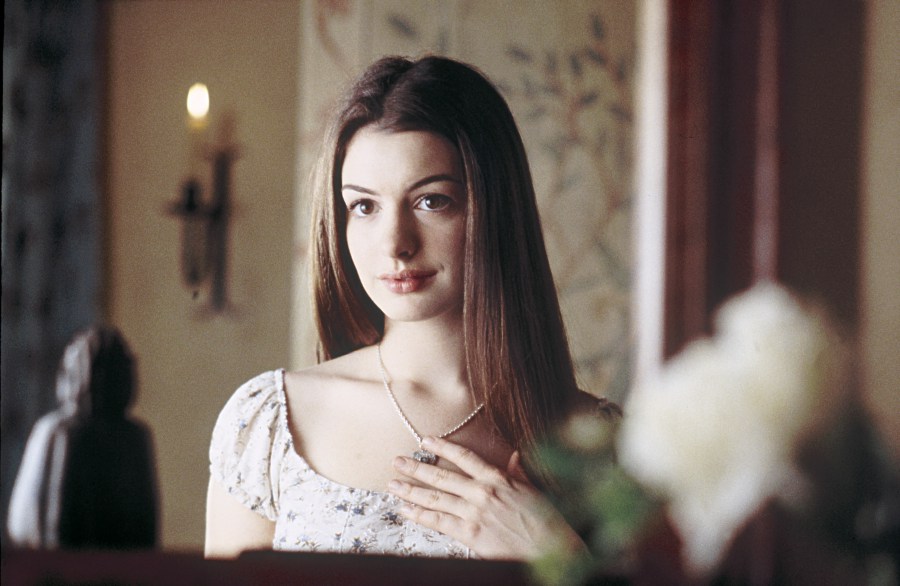 Кадры из Заколдованная Элла (2004)
