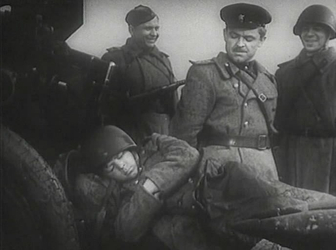 Кадры из Сын полка (1946)