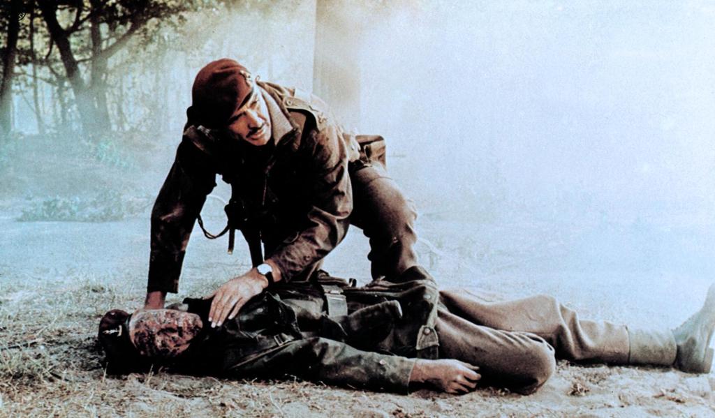 Кадры из Мост слишком далеко (1977)