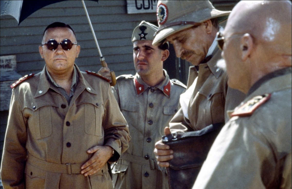 Кадры из Безумец на войне (1985)