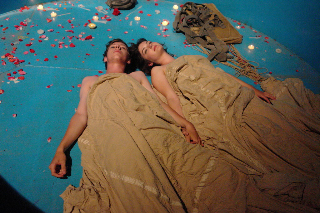 Кадры из Абсурдистан (2008)