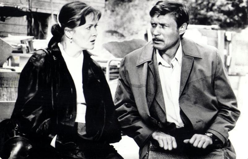 Кадры из Одиноким предоставляется общежитие (1984)
