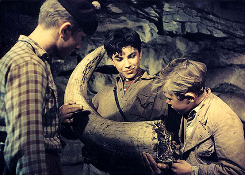 Кадры из Необычайное путешествие (1955)