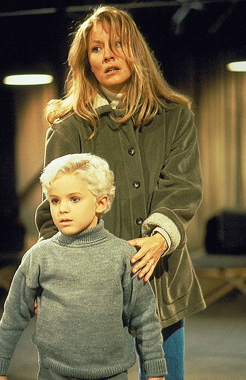 Кадры из Деревня проклятых (1995)