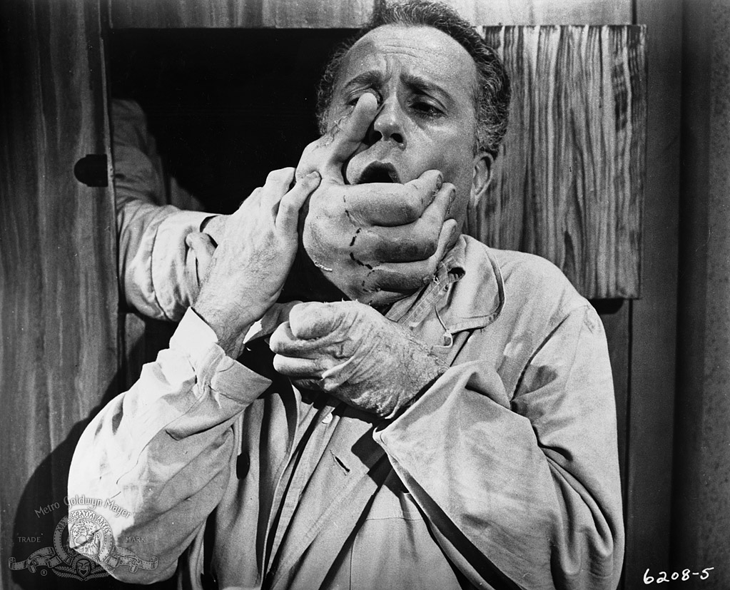 Кадры из Мозг, который не мог умереть (1962)