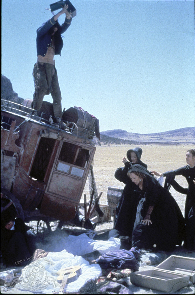 Кадры из Крыло Орла (1979)