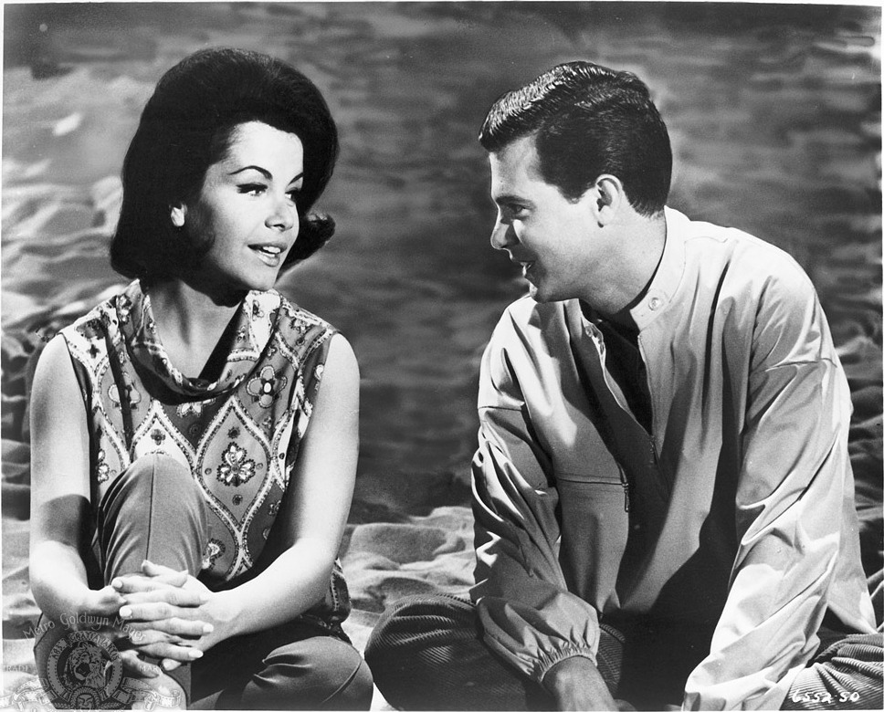 Кадры из Как справиться с диким бикини (1965)