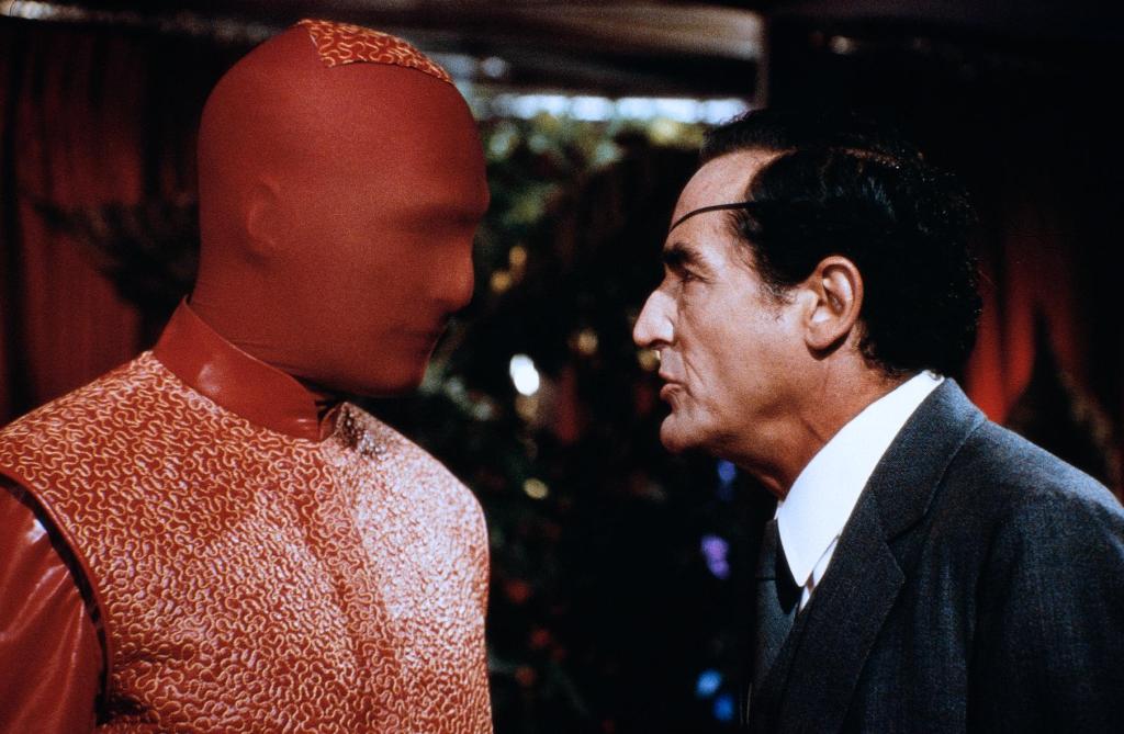 Кадры из Обнаженная Бомба (1980)