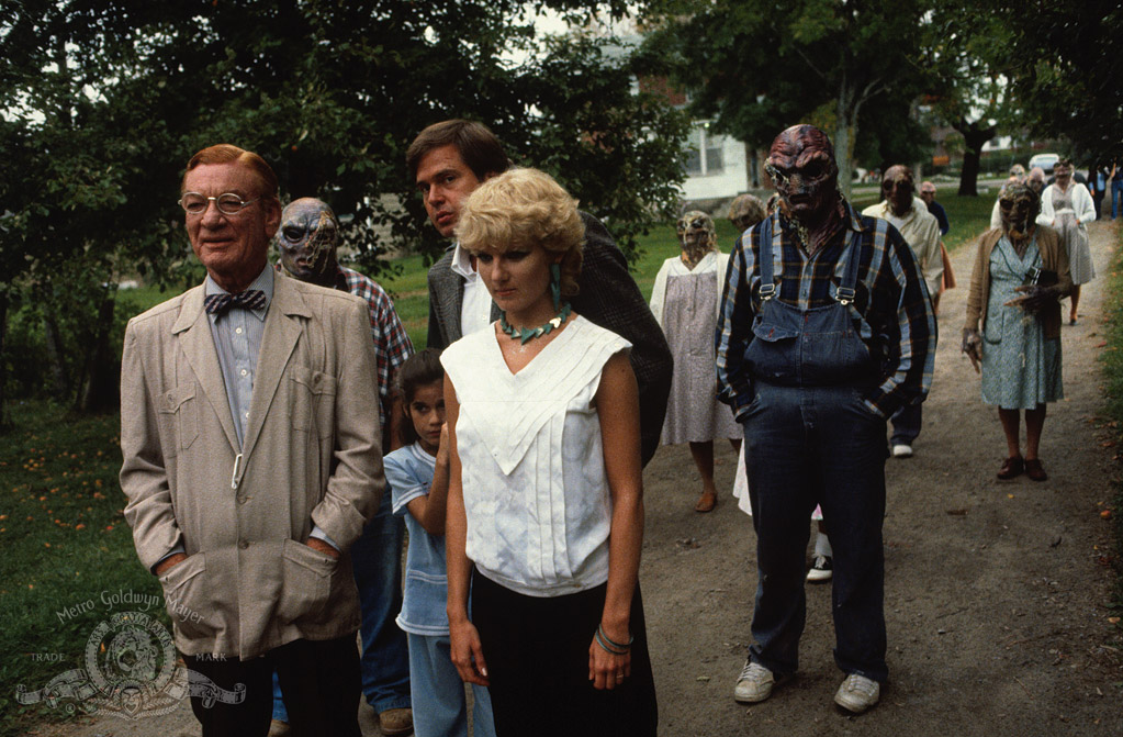 Кадры из Странные захватчики (1983)