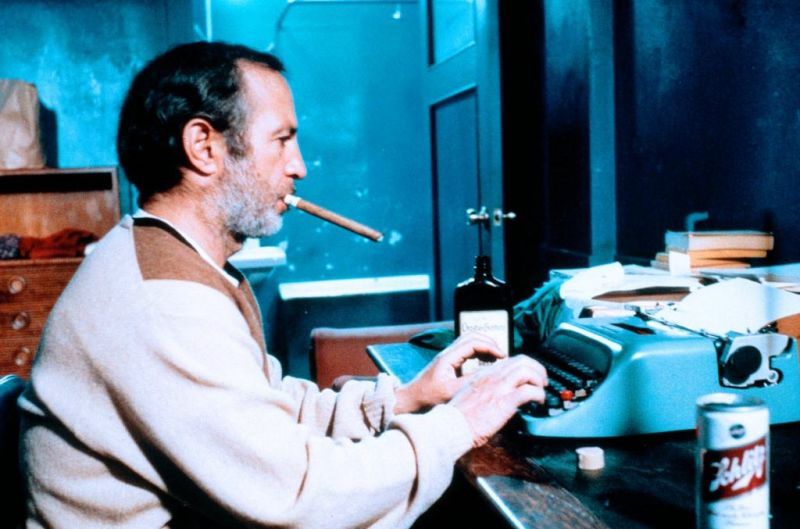 Кадры из Истории обыкновенного безумия (1981)