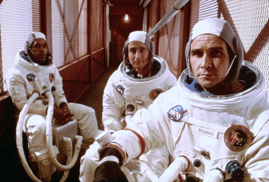 Кадры из Козерог один (1977)