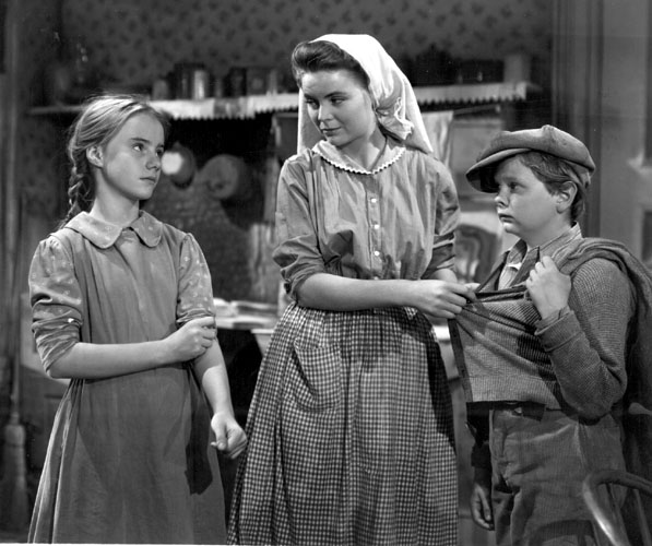Кадры из Дерево растет в Бруклине (1945)