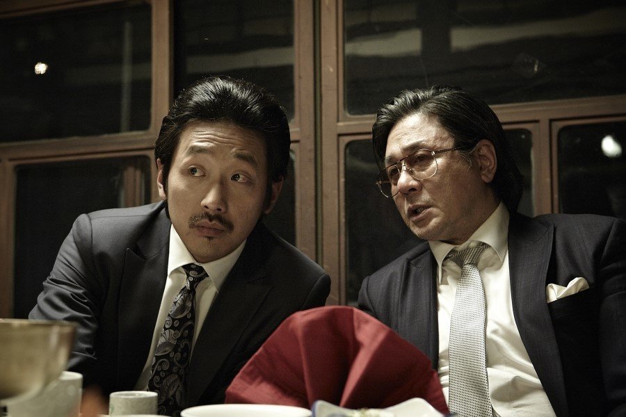 Кадры из Безымянный гангстер (2012)