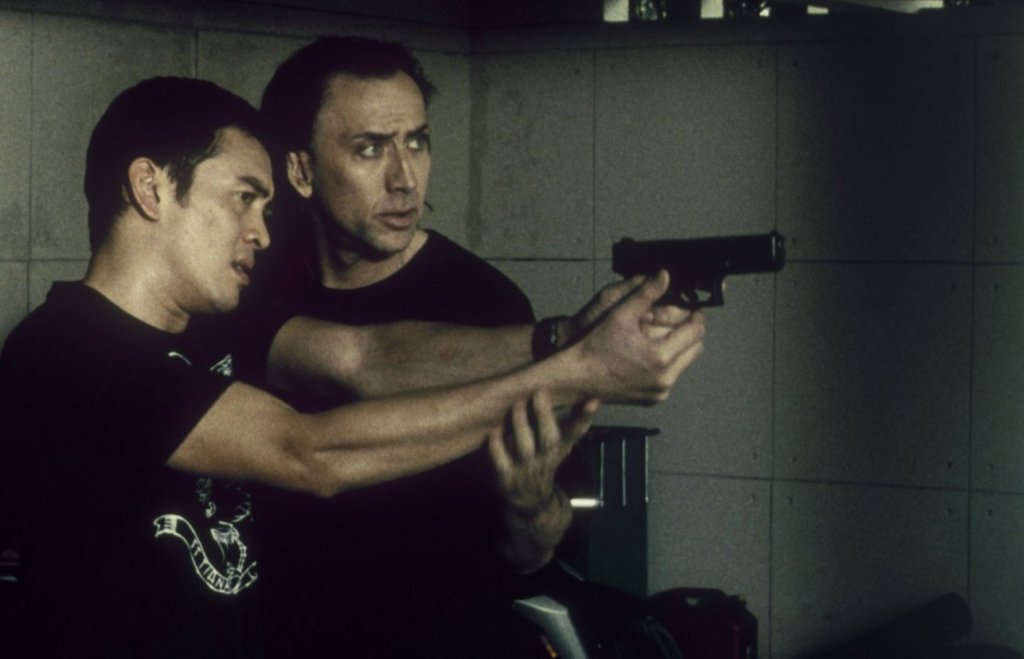Кадры из Опасный Бангкок (2008)