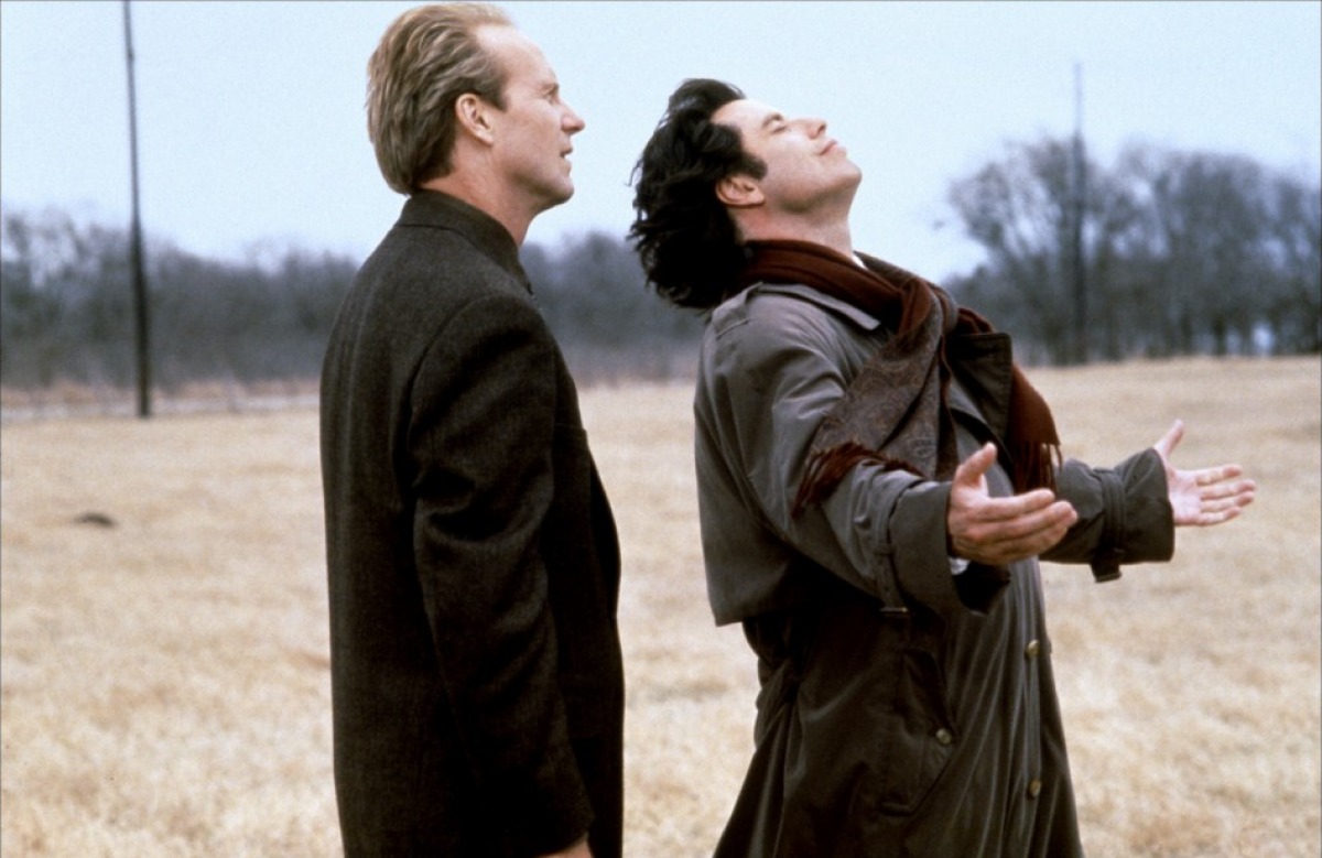 Кадры из Майкл (1996)