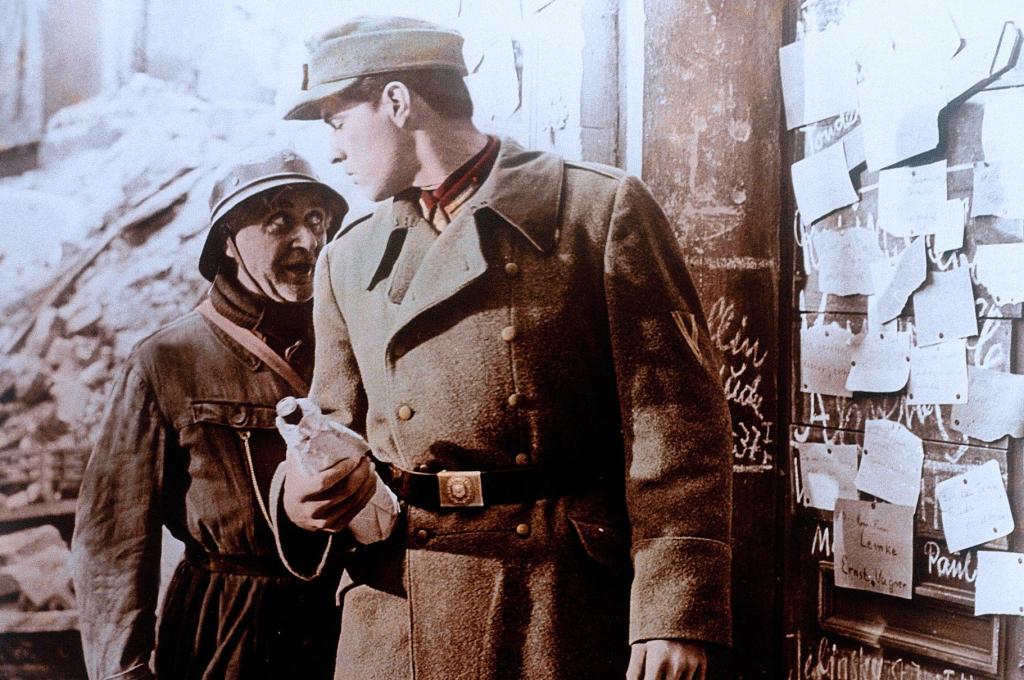 Кадры из Время любить и время умирать (1958)