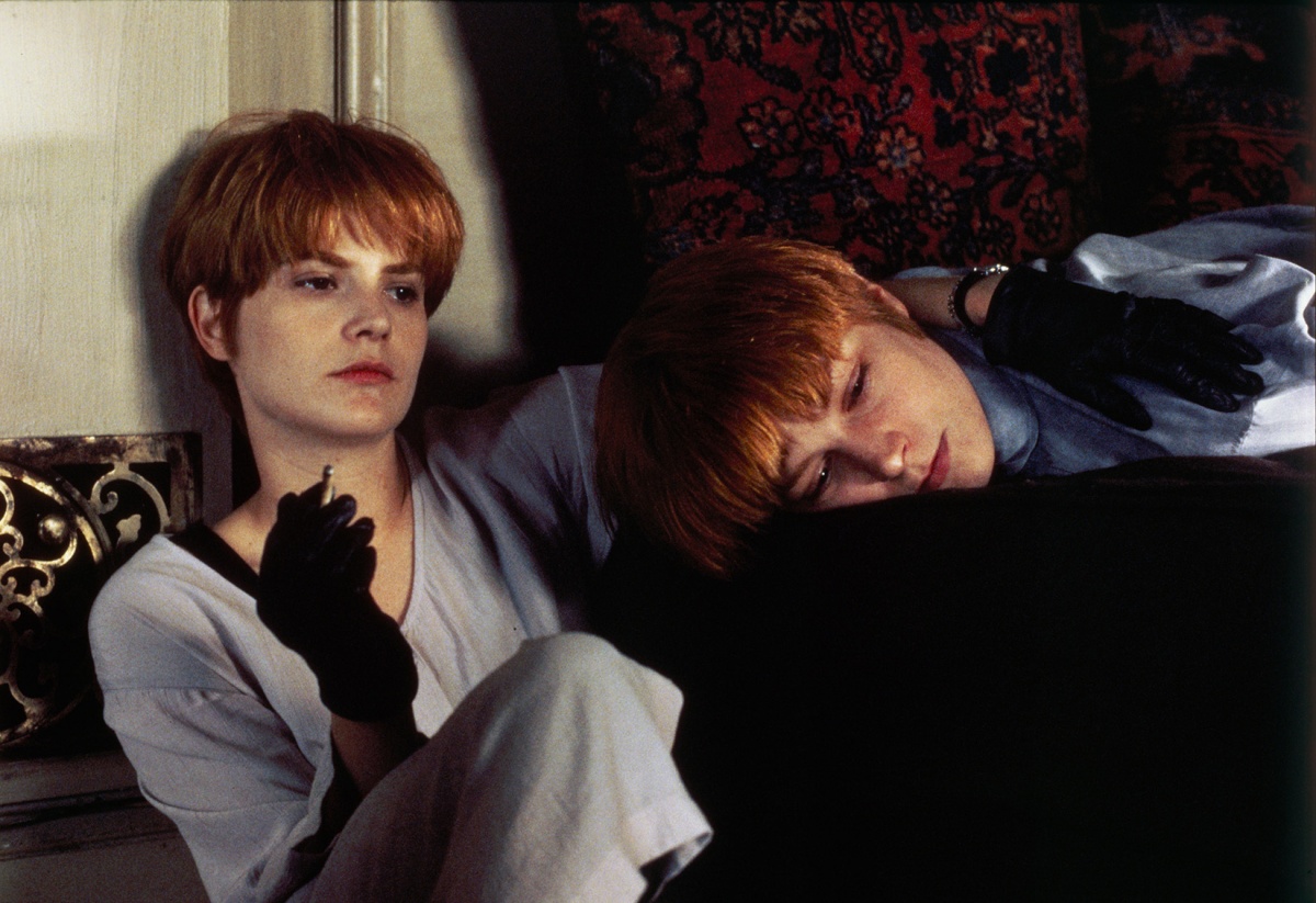 Кадры из Одинокая белая женщина (1992)