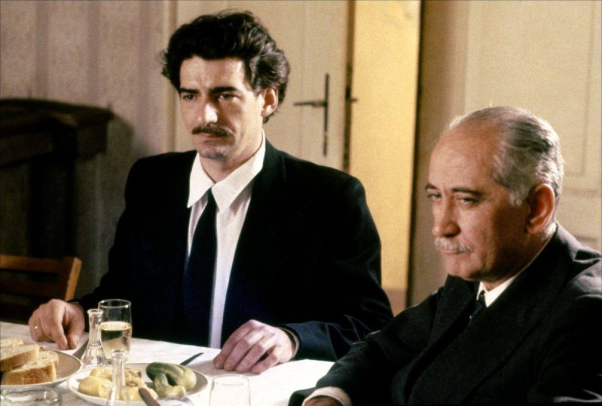 Кадры из Папа в командировке (1985)