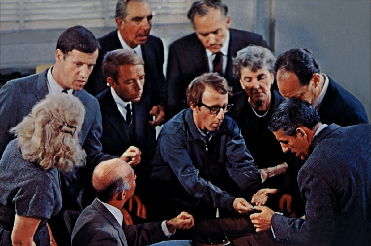 Кадры из Хватай деньги и беги (1969)