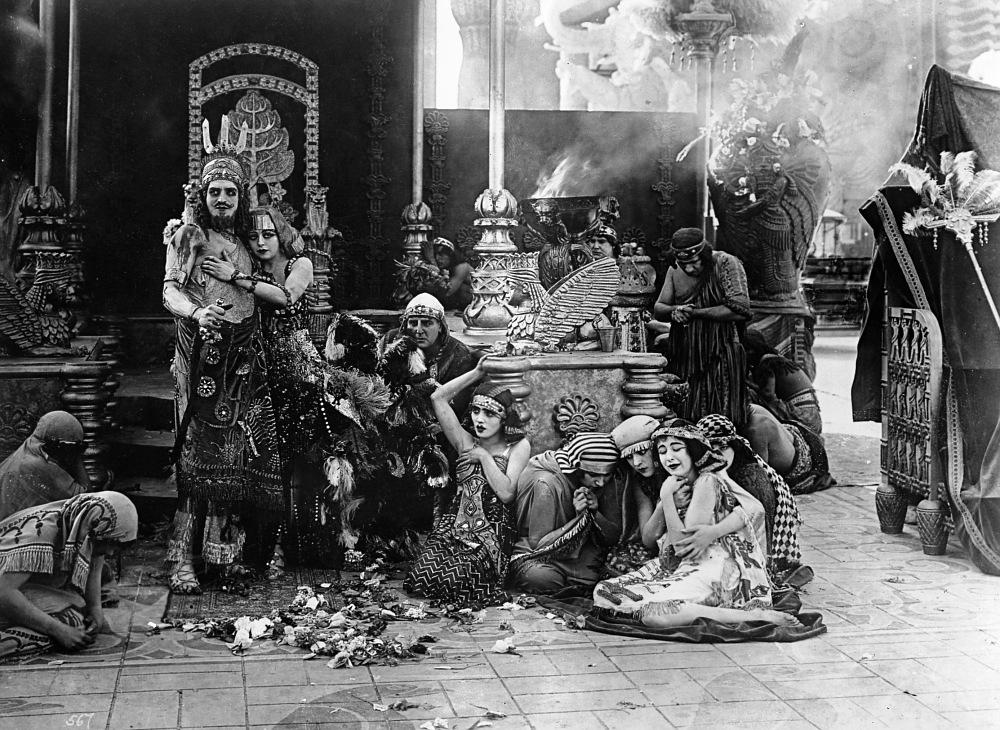 Кадры из Нетерпимость (1916)
