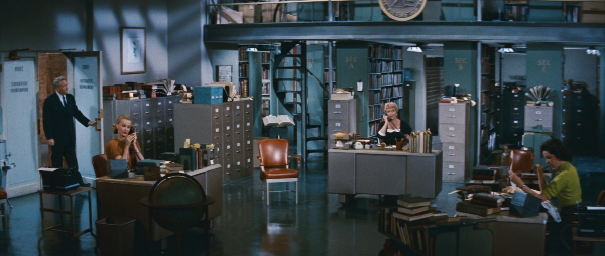 Кадры из Кабинетный гарнитур (1957)
