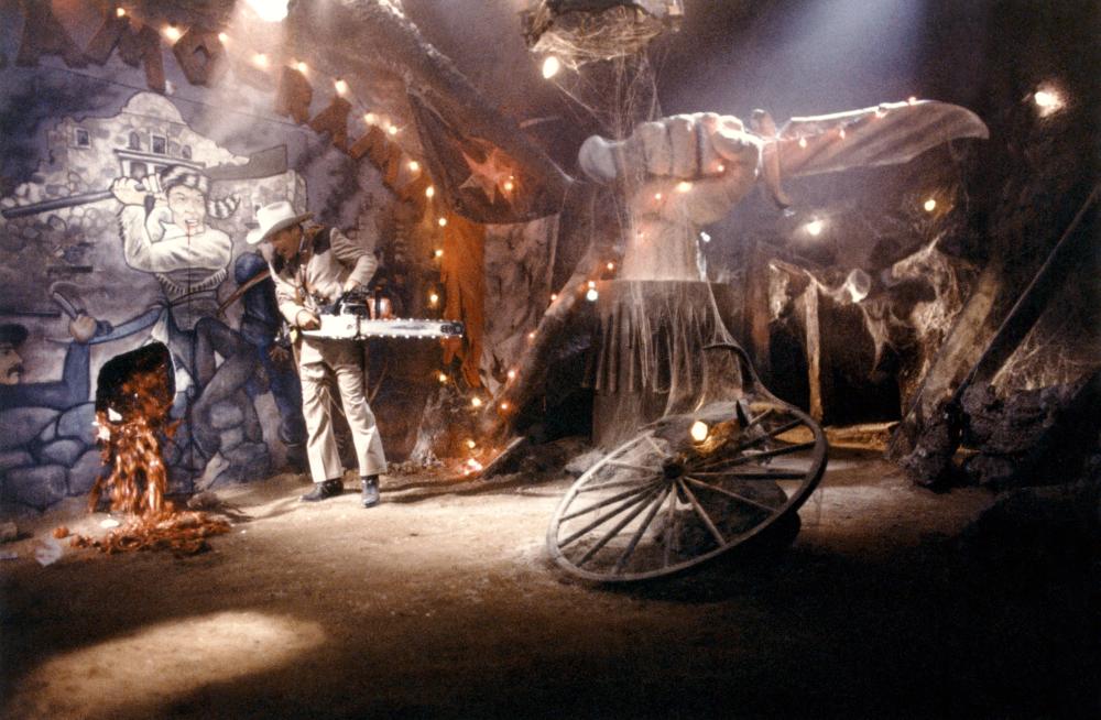 Кадры из Техасская резня бензопилой 2 (1986)