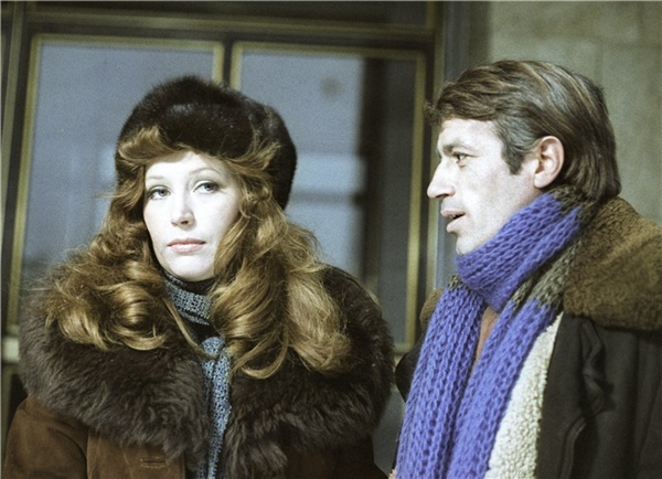 Кадры из Женщина, которая поет (1979)