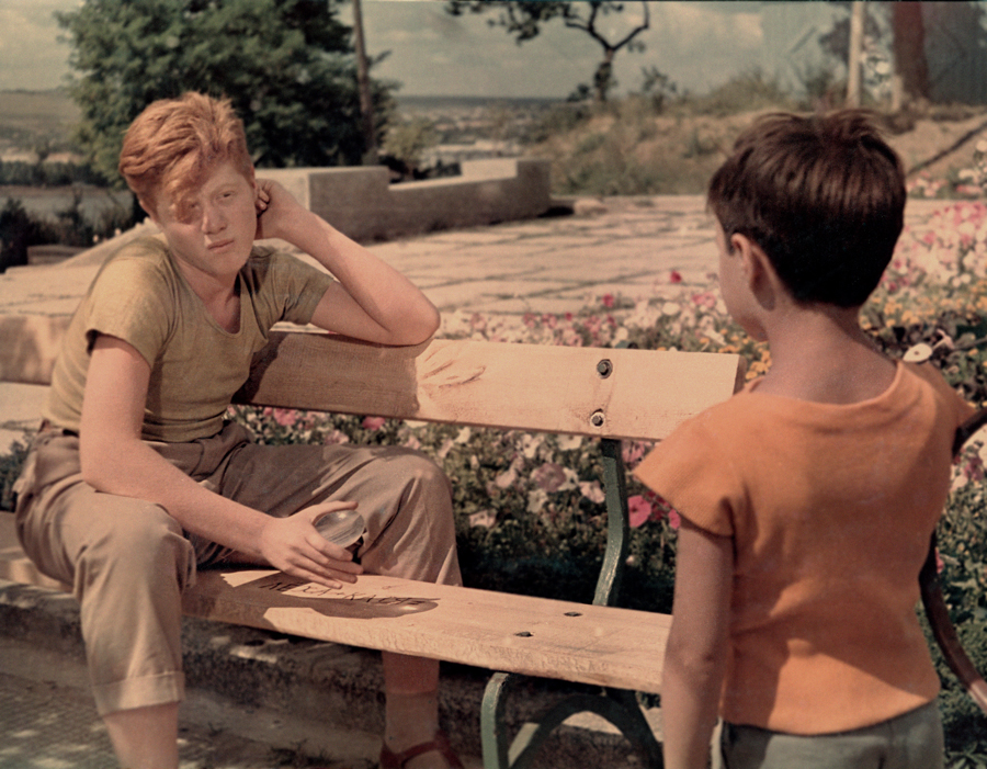 Кадры из Человек идет за солнцем (1962)