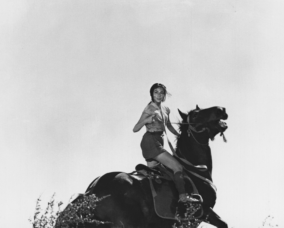 Кадры из Трое негодяев в скрытой крепости (1958)