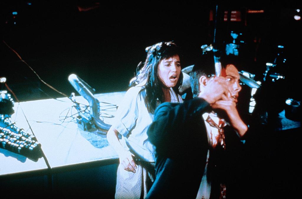 Кадры из Сокращая класс (1989)