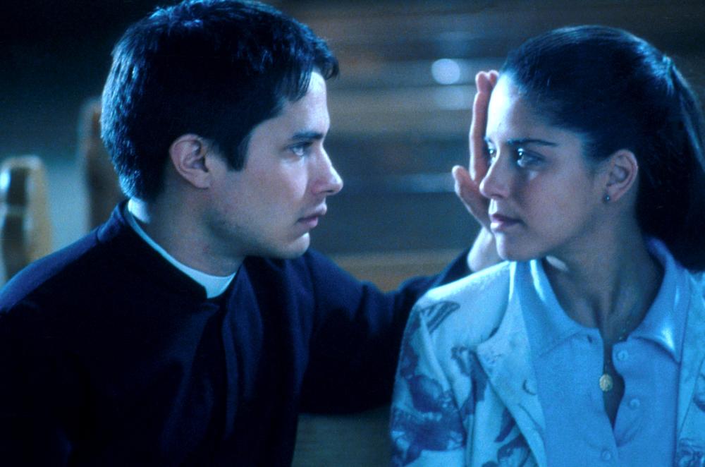 Кадры из Тайна отца Амаро (2002)