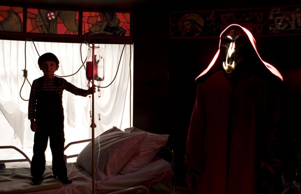 Кадры из Омен (2006)