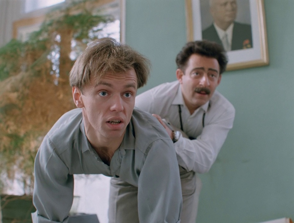 Кадры из Маленький гигант большого секса (1992)