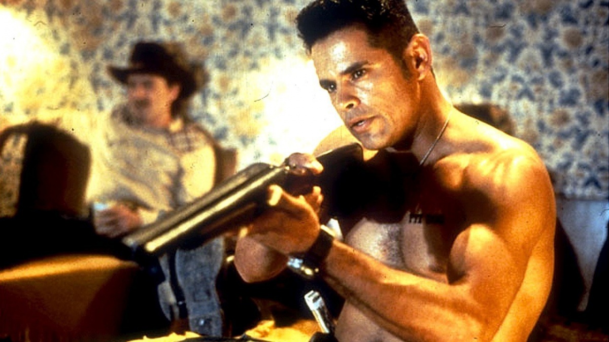 Кадры из От заката до рассвета 2: Кровавые деньги из Техаса (1999)
