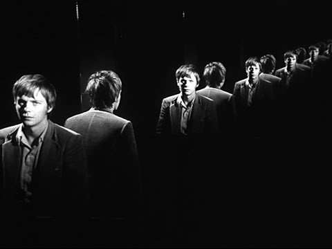 Кадры из Человек, который спит (1974)