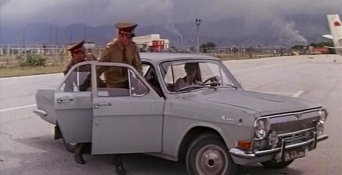 Кадры из Тревожное воскресенье (1983)