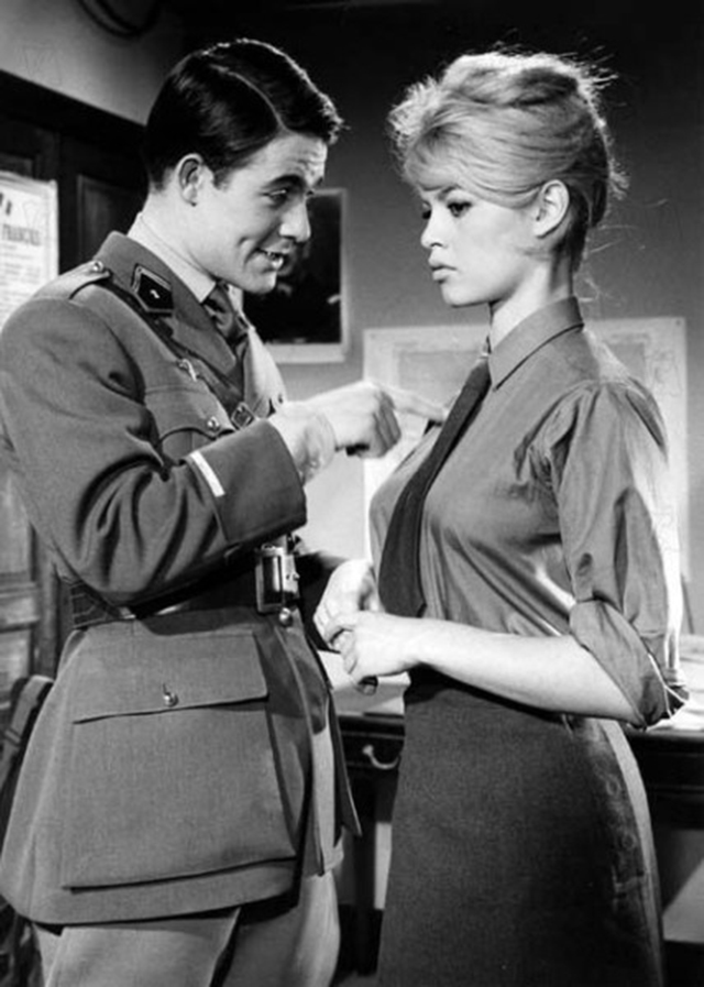 Кадры из Бабетта идет на войну (1959)