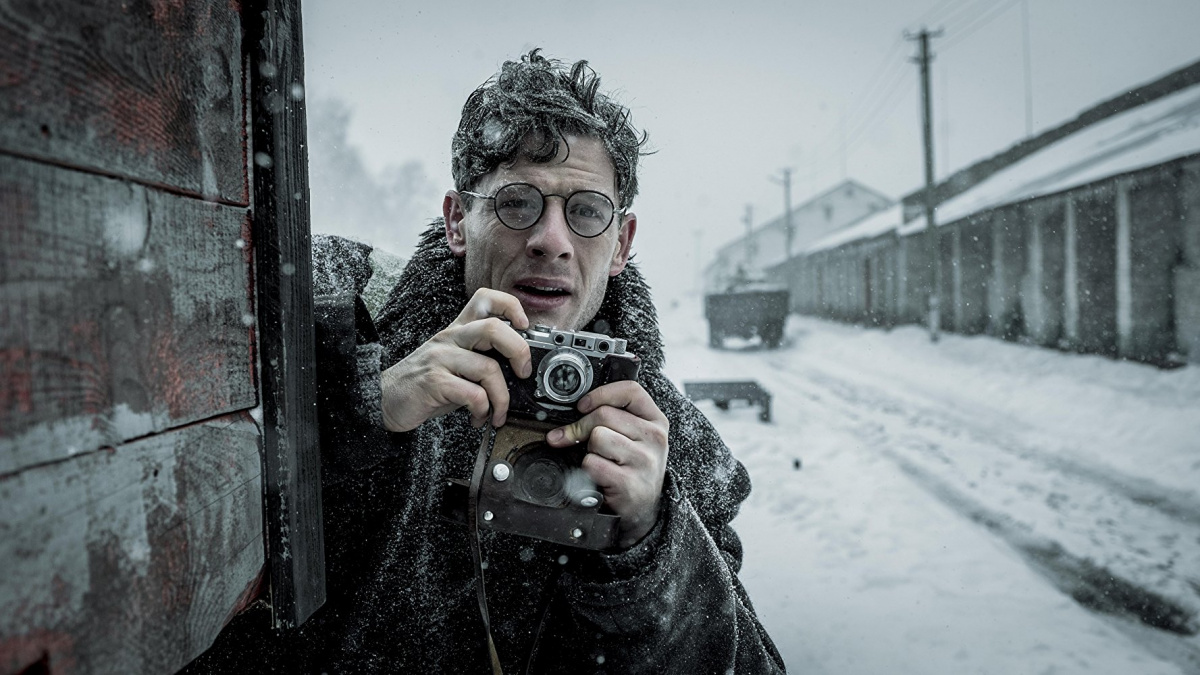 Кадры из Гарет Джонс (2019)