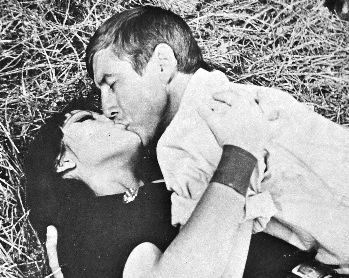 Кадры из Быстрее, кошечка! Убей, убей! (1965)