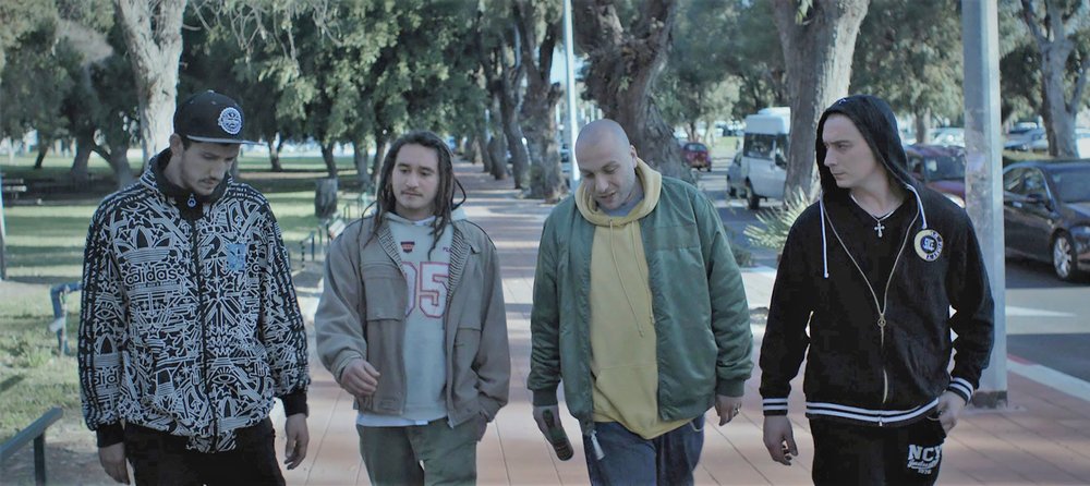 Кадры из Здесь и сейчас (2019)