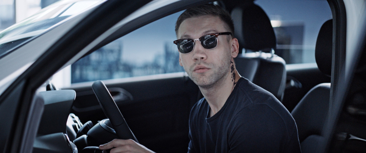 Кадры из Люби их всех (2019)