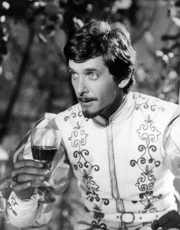 Кадры из Любовью за любовь (1983)