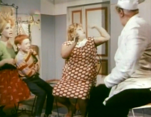 Кадры из Внимание! В городе волшебник (1964)