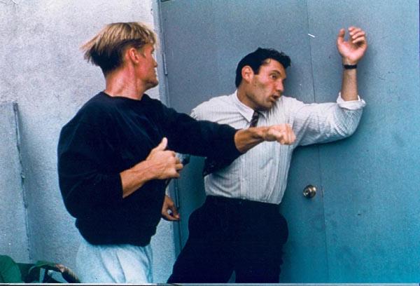 Кадры из Чемпион (1994)