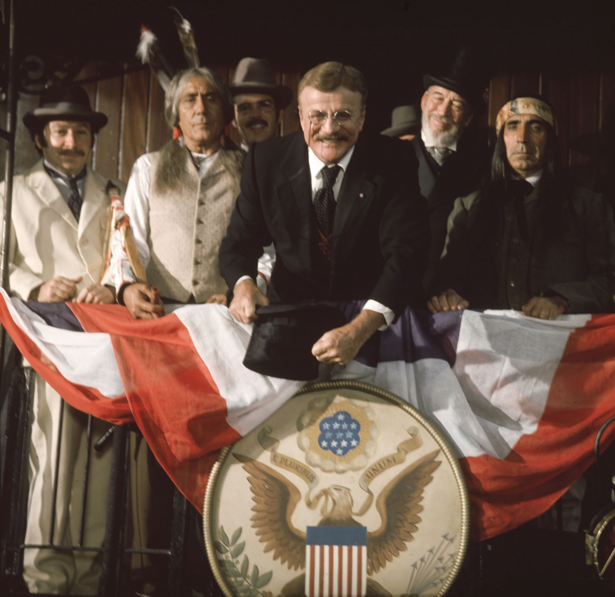Кадры из Ветер и лев (1975)
